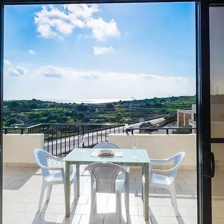 Penthouse With A View ホームステイ メーリッハ