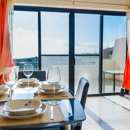 Penthouse With A View * メーリッハ